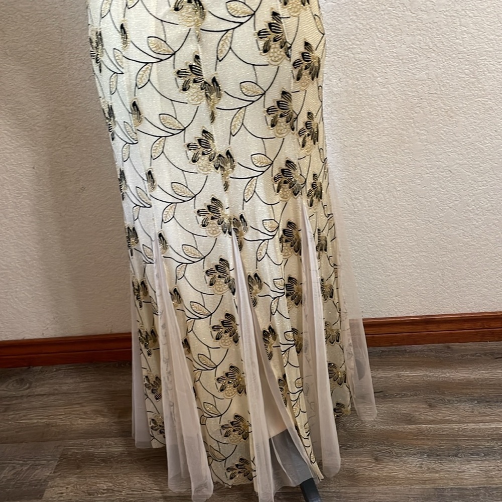 CANDALITE PETITE Gold Floral Party Dress - Picture 5 of 8